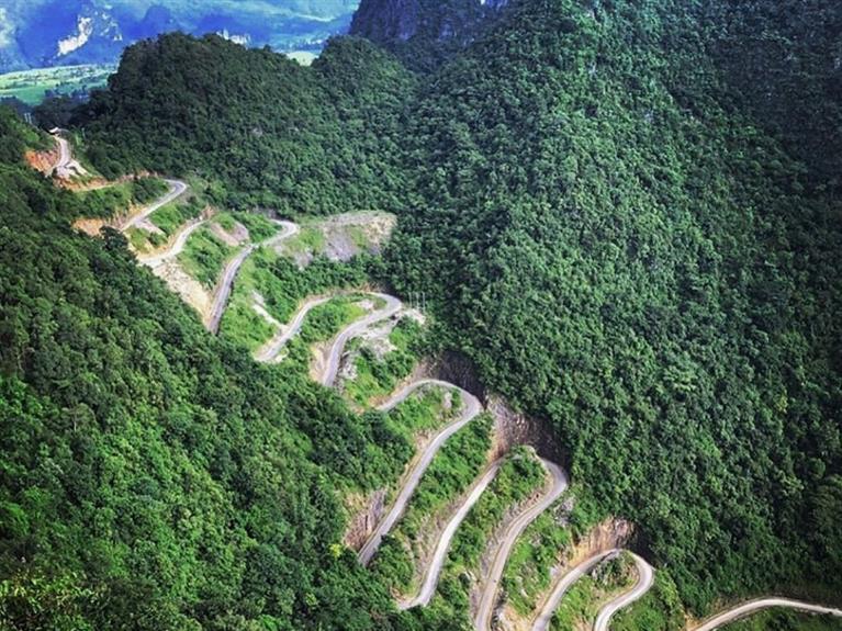 Đèo đáng sợ nhất Việt Nam với 14 khúc cua dốc.