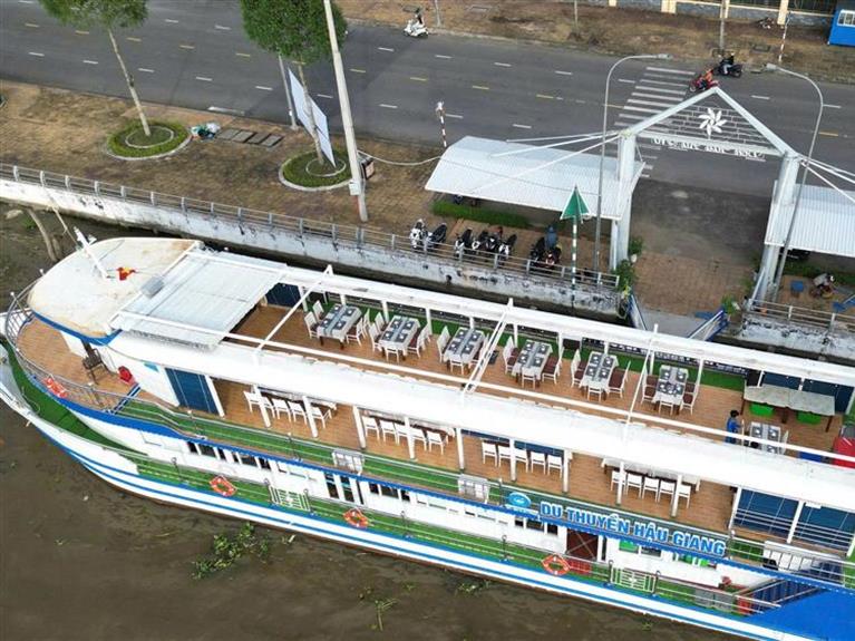 CAI RANG FLOATING MARKET – SUNRISE ON THE HAU RIVER
