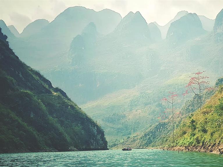 Dạo Sông Nho Quế Ngắm Tuyệt Tác Thiên Nhiên Hà Giang